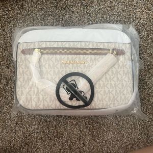 Michael Kors Crossbody purse